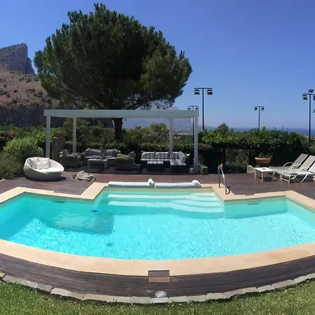 Villa Lolj *
